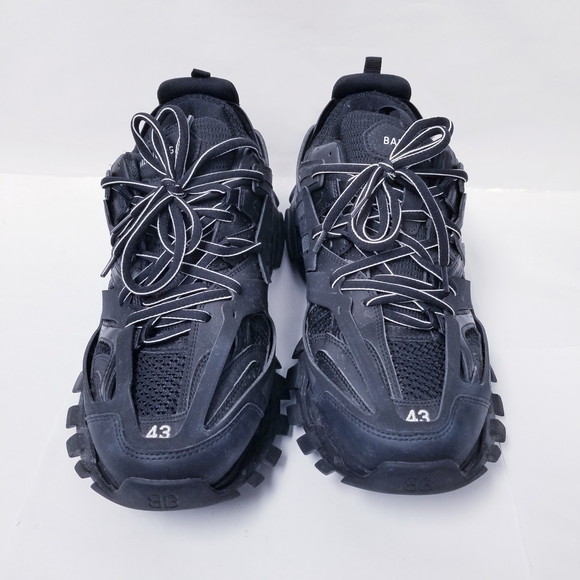 Balenciaga Men's Black Sneakers - Picture 2 of 11